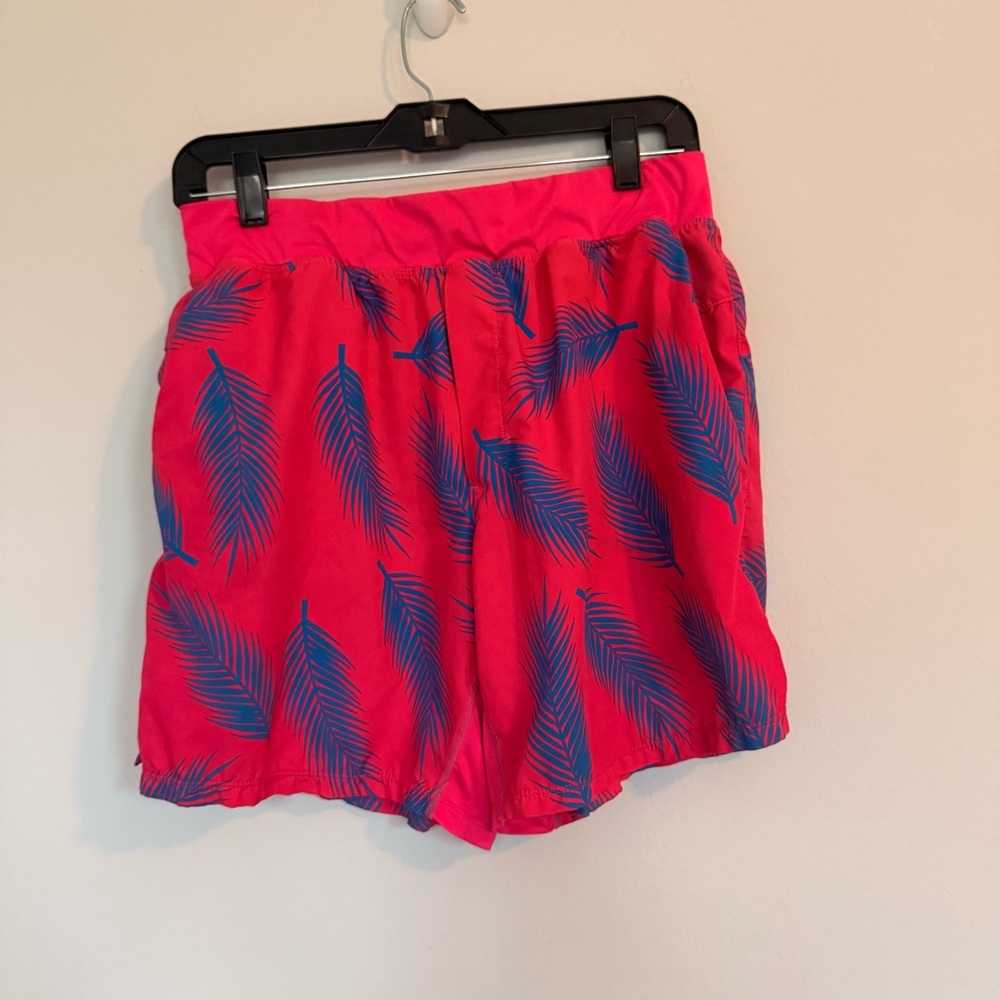 Treign Pink and Blue Feather Pattern Men’s 9” Athletic Shorts